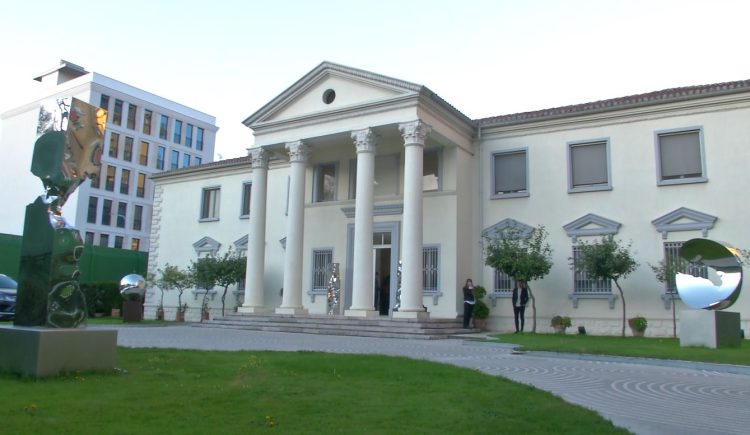 “Corridor”, the mural will be realized by Ledia Kostandini in the residence of the Italian embassy