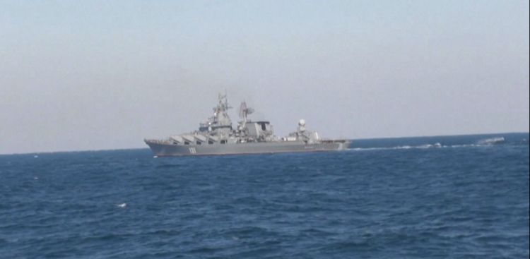 Ukraine destroys Russian cruiser in the Black Sea, Moscow takes the port of Mariupol!