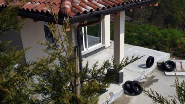 It was seized, the apartment of the Russian presenter in Italy was set on fire