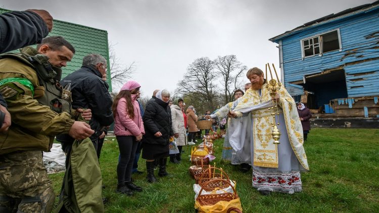 Photo / Bombing continues but Ukrainians do not leave without celebrating Easter, the holy holiday restores faith and hope