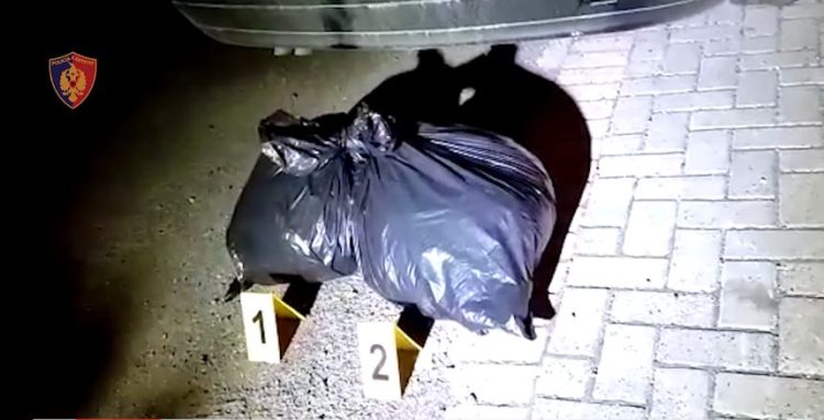 2 bags of drugs in the trunk of the car ready for sale / Control ‘sinks’ two people in Mirdita