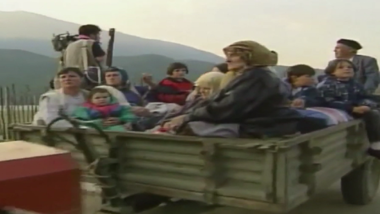 Exodus in the eyes of journalists / Memories of the time when Kukes opened world news editions