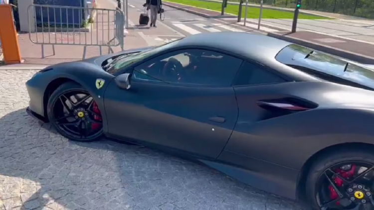 Went late to training with Ferrari car, PSG player did not open the door