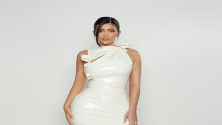 First appearance after giving birth to son, Kylie Jenner amazes with body lines (Photo)