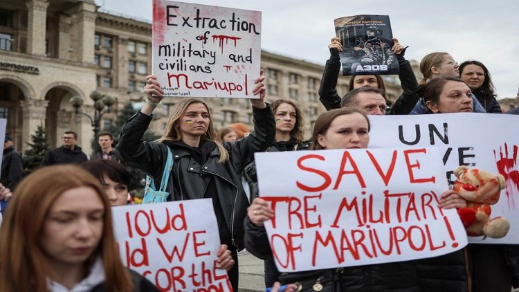 Ukrainians protest, demanding evacuation route from Mariupol