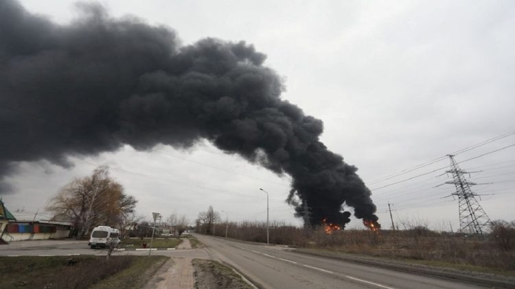 Russia: Ukrainian helicopters enter our airspace and hit oil depot