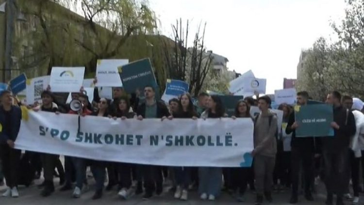 “You are not going to school”, the protest of students in Kosovo, demand quality in education