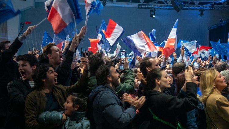 Police shield French city / Protests erupt after election results