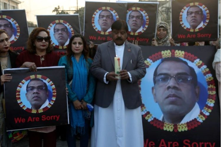 Pakistan sentences six to death for lynching factory manager from Sri Lanka for blasphemy (photos)