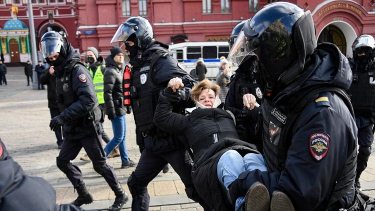 Protests against the war in Ukraine, over 170 Russian citizens arrested