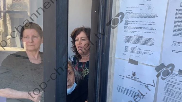 They did not get a house in the palace built on their land / Three women in Vlora threaten self-sacrifice