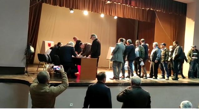 The election of the leader of the Democratic Party in Bulqiza, the voting process is delayed, due to the new lists