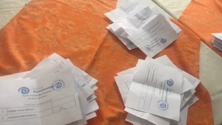 Re-establishment Elections in Selenica / Leonard Rakipaj is announced chairman of the DP branch
