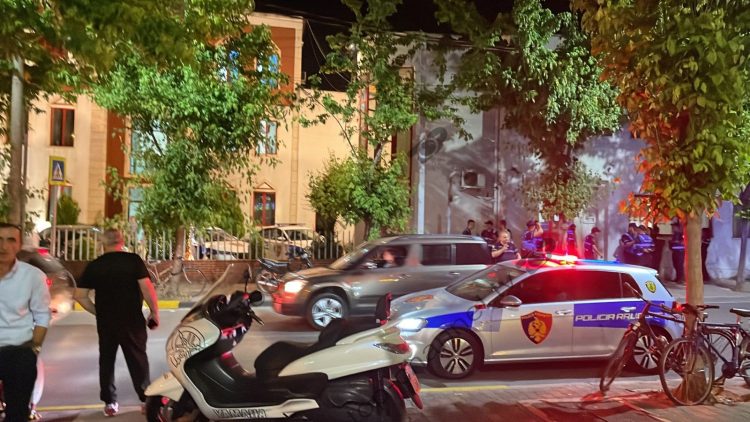 “He was making fun of me, I could not stand it”, the testimony of the police officer who killed his colleague inside the police station is revealed