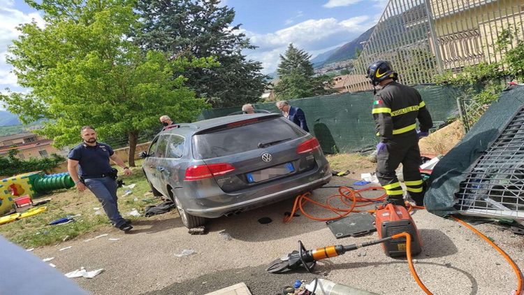The car hits the yard where the children were playing, 4-year-old dies in Italy