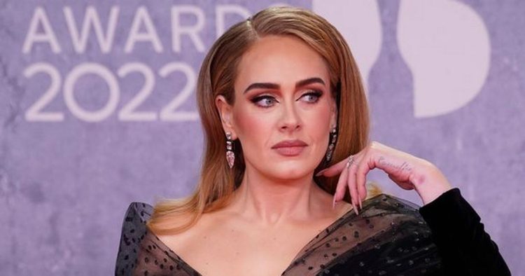 Adele happier than ever this 34-year-old! Shows thin waist and has a message for fans (Photos)