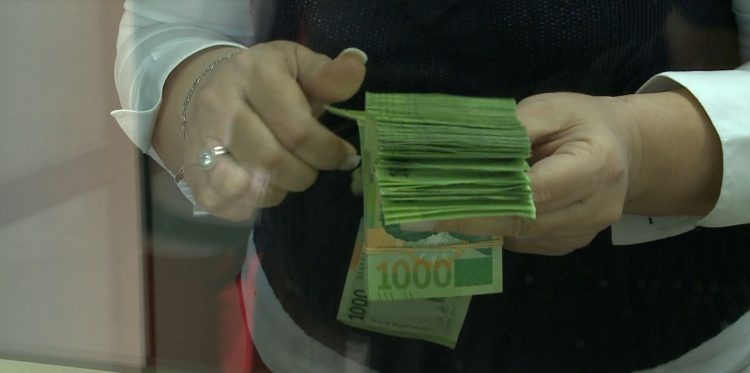 Debt, 100 million euros / The vast majority of debt is created by only 7 companies