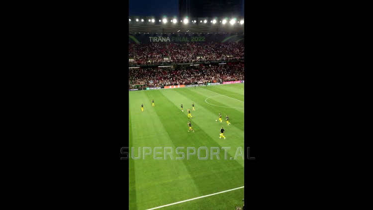 Teams start warming up, Roma and Feyenoord go down to “Air Albania”