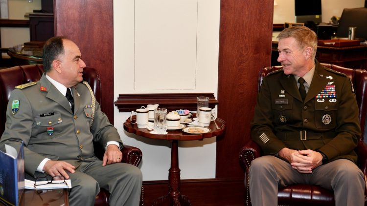 The Albanian general meets at the Pentagon with his American counterpart