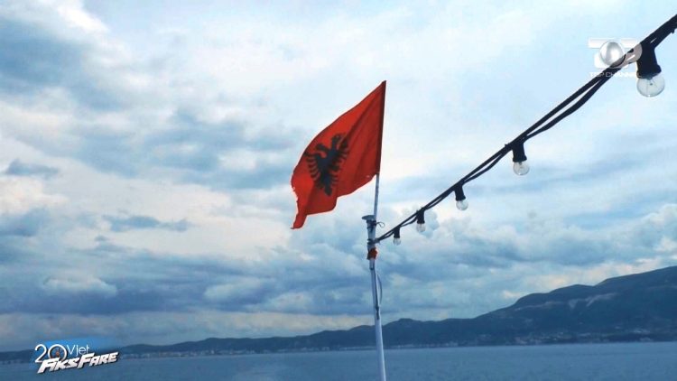 Fiks Fare / Fishermen of Vlora without work, the price of oil has forced them to turn off the engines!  “We will raise chickens on the boat”