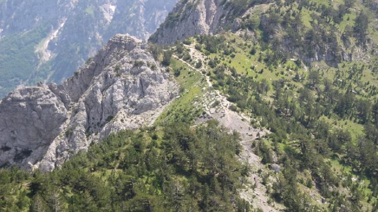 The three German tourists in the abyss of Valbona have not yet been transported to the hospital, the difficult terrain makes intervention impossible