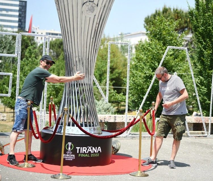 PHOTOS / Municipality dozens of events for the final, hundreds of Roma and Feynoord fans enjoy Tirana