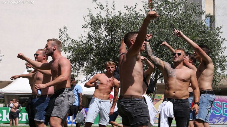 Photo / Dutch fans give Tirana a pleasant festive atmosphere before the match
