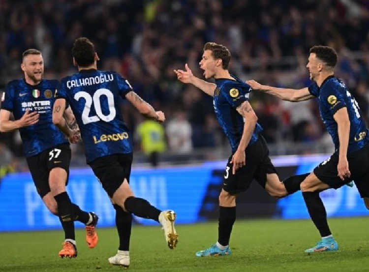 Juventus-Inter / The first half closes, decides Barella’s super goal