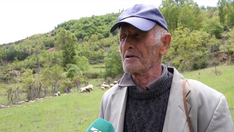 Village with three families / Abandoned Beçka at the foot of Tomorri