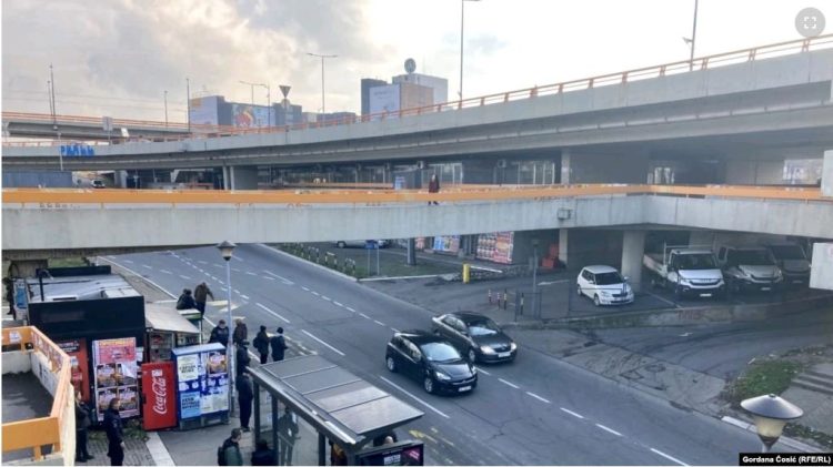 Panic in Belgrade / After schools, threatening reports of bombs on bridges and shopping malls