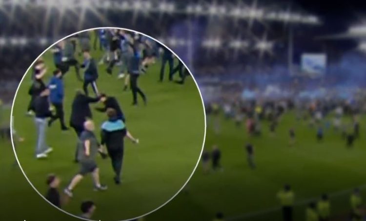 Crowded on the field after securing survival, Crystal Palace coach kicks Everton fans