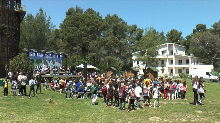 Divided for tourism / Balla in Divjaka talks about 5-star hotels, Erion Brace opposes