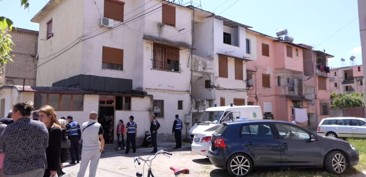 The woman is thrown from the third floor in Elbasan and loses her life / “She was raped by family members”?