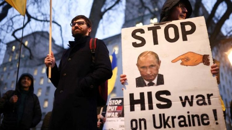 Russia sanctions 154 British lawmakers