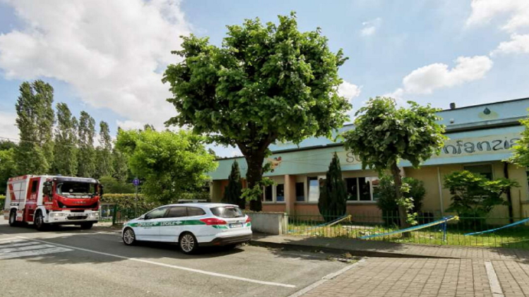 They were baking cakes in the nursery garden, burning five children in Italy