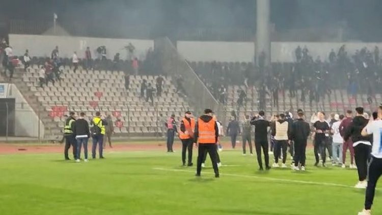 “Bulls are furious” from the white and blue party, break the benches and fight with the police