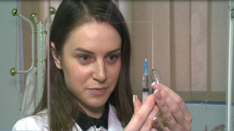 The nurse who will not leave / The 24-year-old who does not love Germany