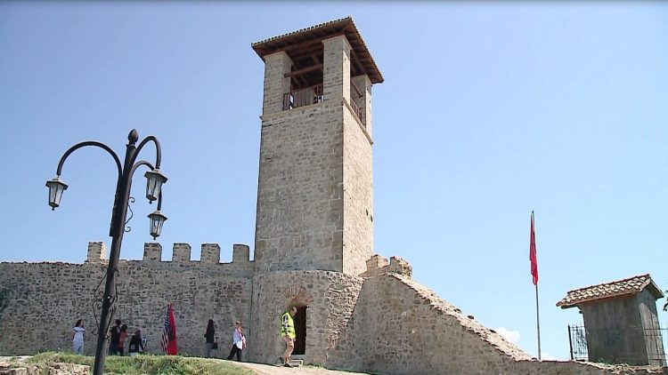 Preza Castle is being restored, it was damaged by the earthquake. Kim: Learning from the past