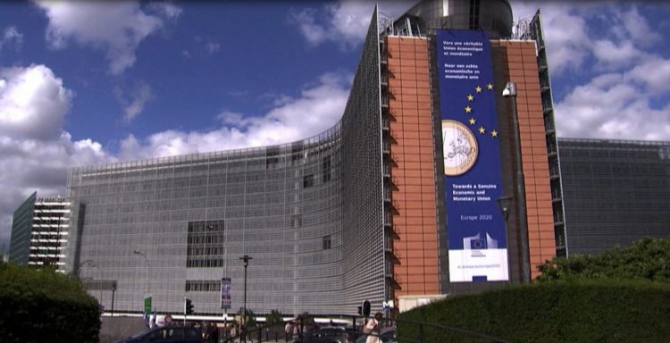 Economic expectations fall / European Commission report: Government cuts public spending