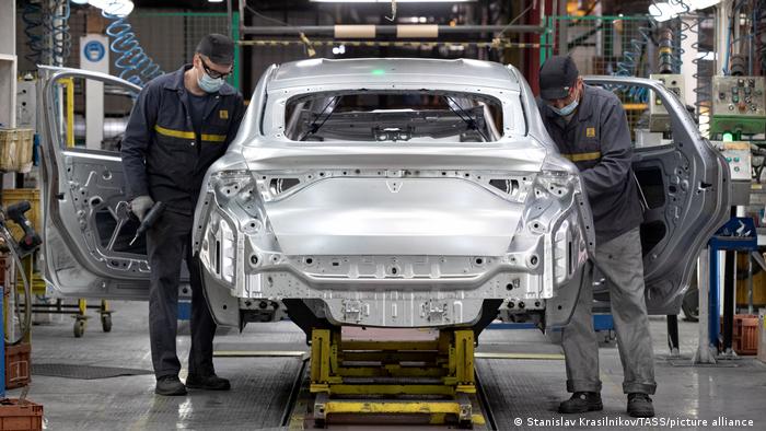 Western companies leave Russia, Russians are left without jobs