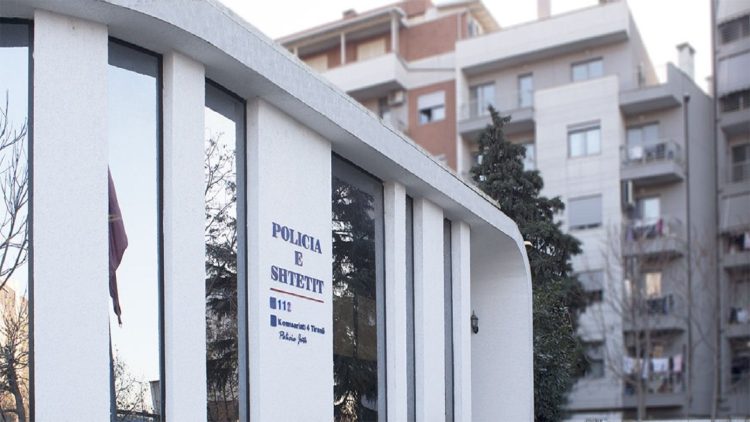 The incident at QSUT is accompanied by the elevator technician at the police station