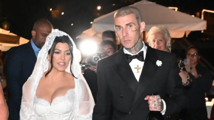 After the sensational wedding, Kourtney Kardashian adds Travis’s last name on social media