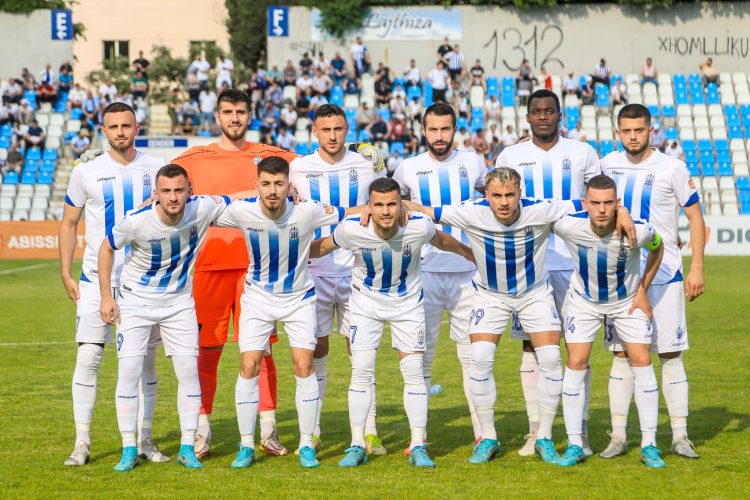 Tirana shields the background, a two-year contract with the defender