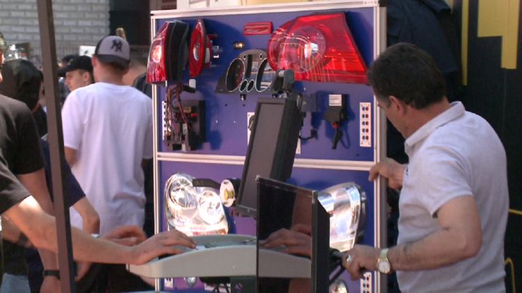 Trade fair, young people get acquainted with the most sought after crafts in the world
