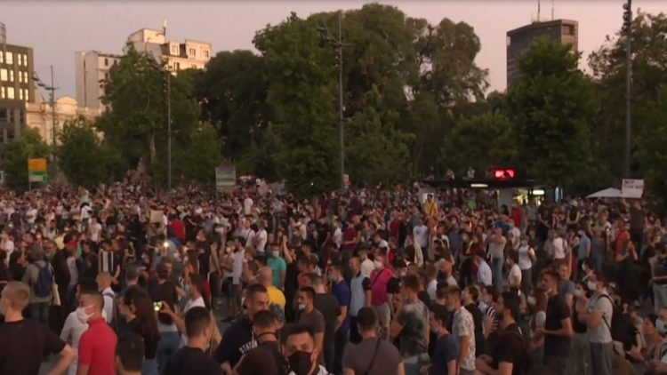 Serbia arrests Russian paramilitaries, Vucic’s party MP: They were among the protesters