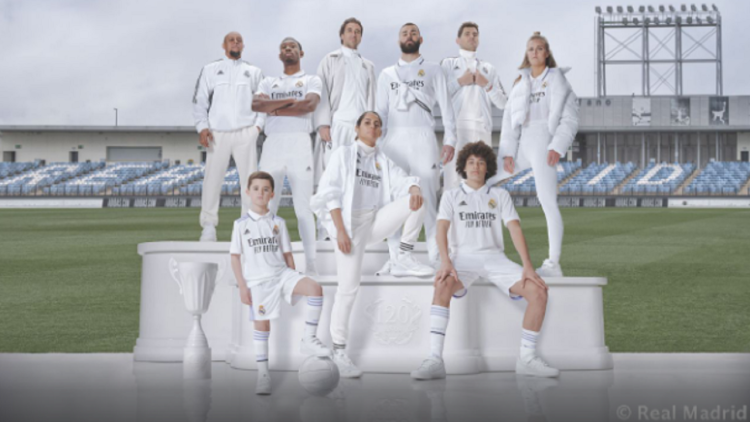 PHOTO / Benzema and club legends present the new Real Madrid jerseys