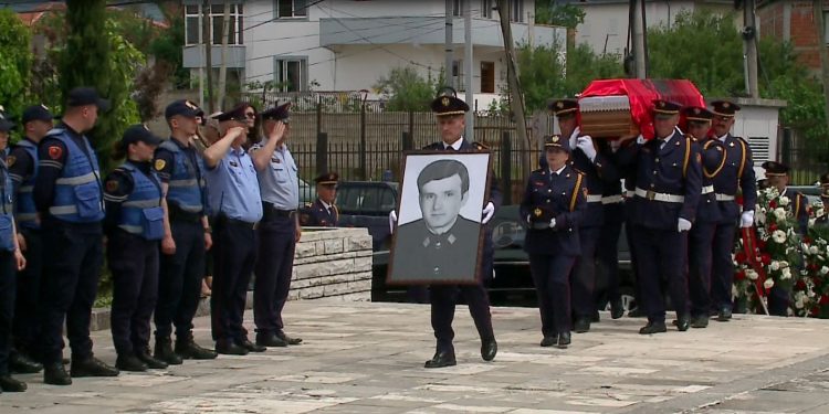 Police heroes / Three martyrs “join” friends in “Dëshmorët e Kombit”