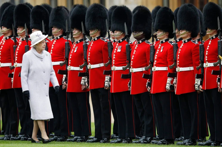 ‘Queen’s guards’ arrested for drugs, money laundering, a few days before the ‘big jubilee’ (photos)