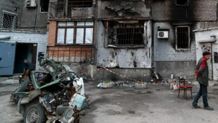 Mass in the middle of the bombing / In Ukraine they pray for peace