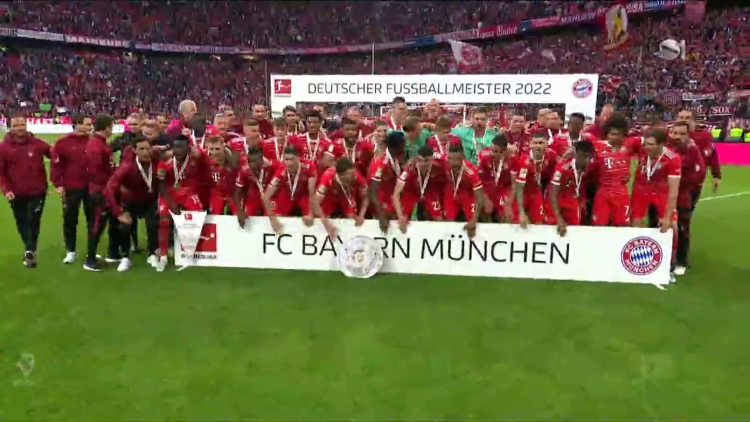 Bayern celebrate the trophy at home, give points to Stuttgart